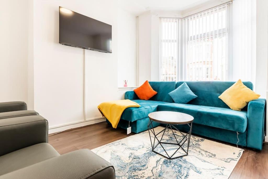 Home Near Anfield And Everton Fc With Free Parking 리버풀 외부 사진