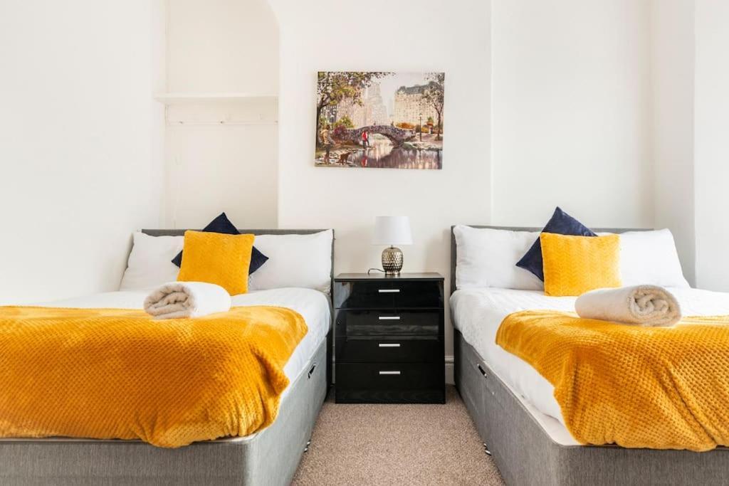 Home Near Anfield And Everton Fc With Free Parking 리버풀 외부 사진