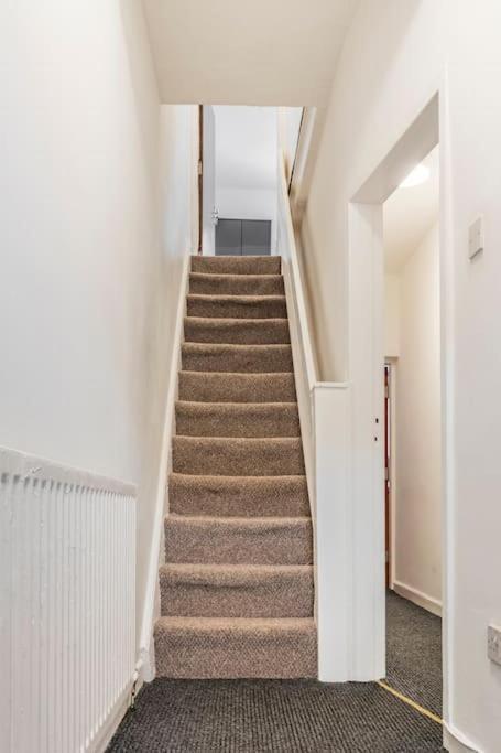 Home Near Anfield And Everton Fc With Free Parking 리버풀 외부 사진