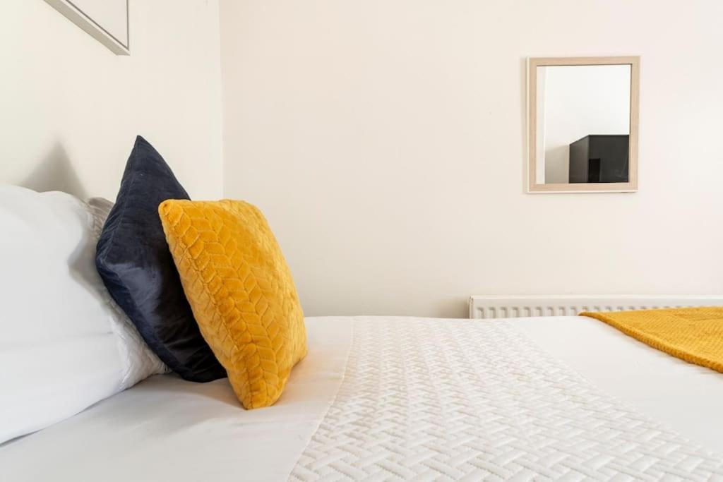 Home Near Anfield And Everton Fc With Free Parking 리버풀 외부 사진