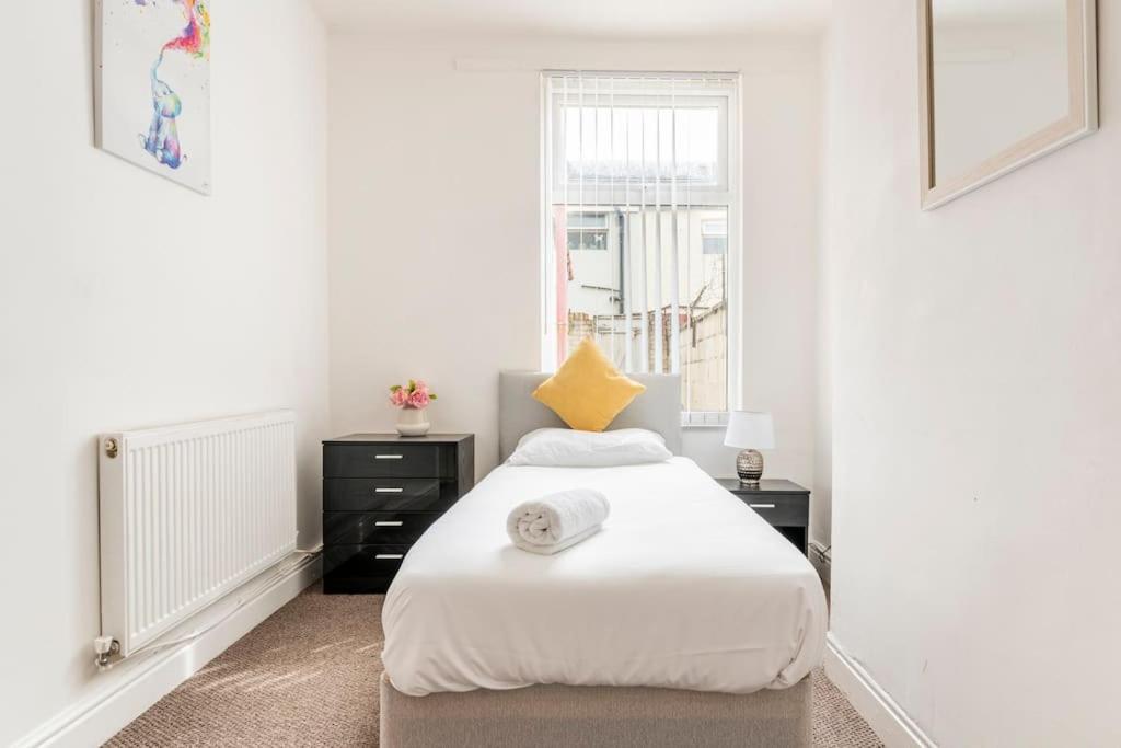 Home Near Anfield And Everton Fc With Free Parking 리버풀 외부 사진